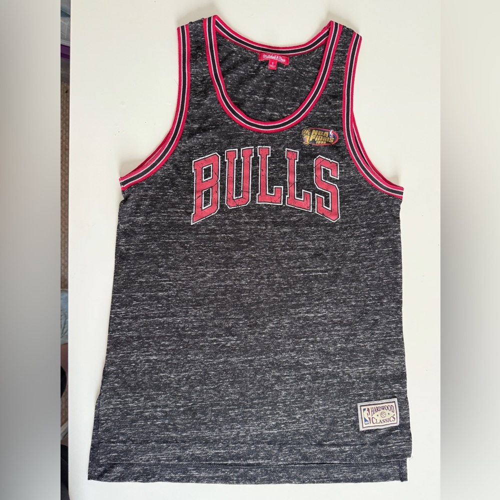 Mitchell & Ness Hardwood Classics  NBA Finals 1995 Bulls  Women's Small Tank